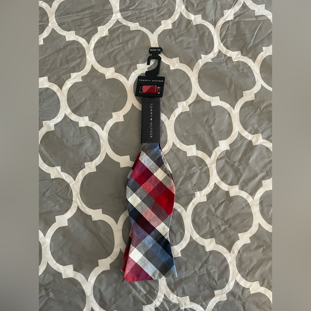 NWT Tommy Hilfiger Men's Bow Tie Plaid Formal Wedding